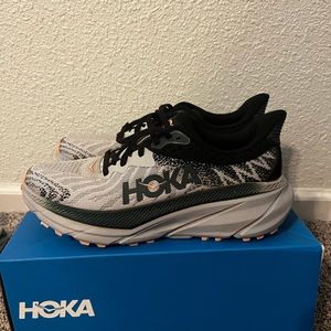 Hoka Challenger 7 size 8.5